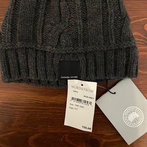 Women’s Canada goose wool hat beanie grey